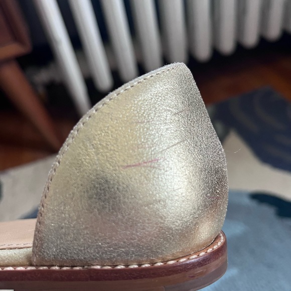 Hello warm weather! Super cute J Crew open toe gold flats, size 7 - Picture 8 of 8